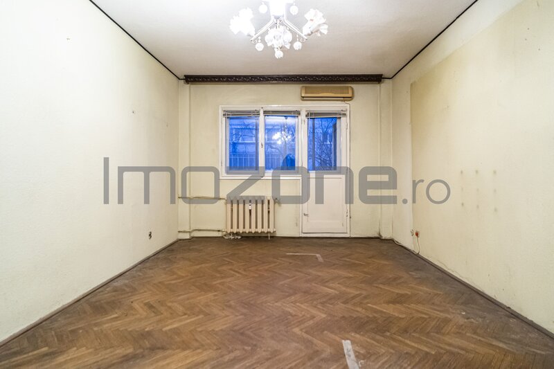 1 Mai nr. 29, 3 camere, 4/10, bloc stradal, c-tie 1980, bucatarie mare, 2 bai